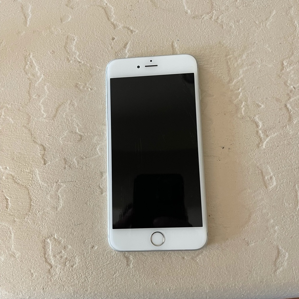 6S IPhone - Picture 2 of 3